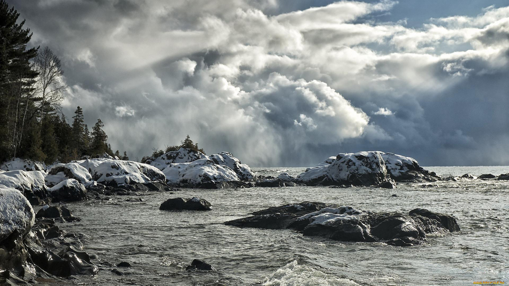 Природа шторма. Шторм на Ладоге. Шторм на Ладожском озере. Скандинавия скалы шторм. Волны на Ладожском озере.